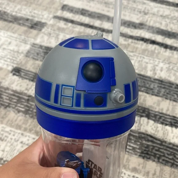Galaxy’s Edge R2D2 tumbler - Picture 3 of 6